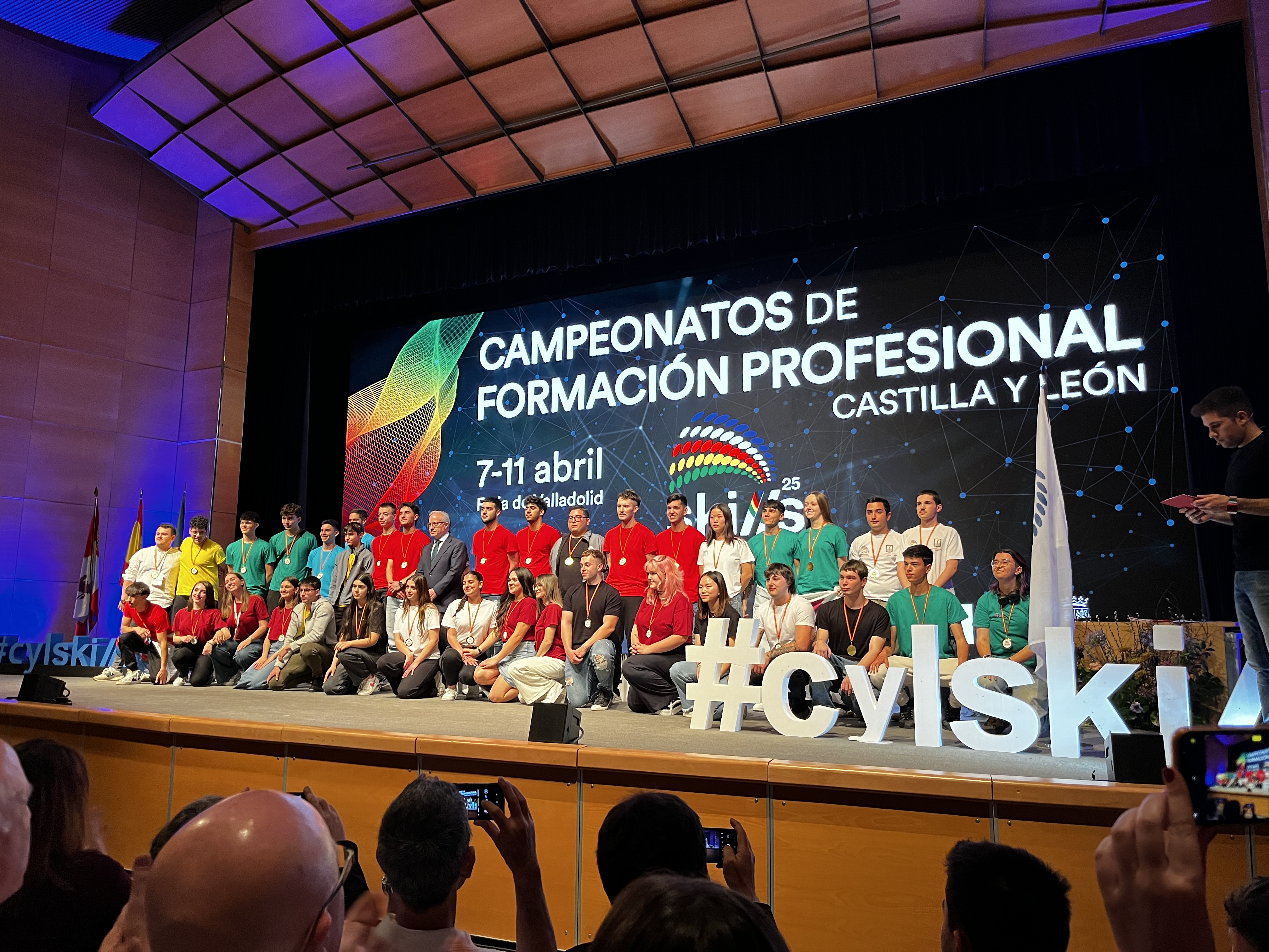 skills-grupo-escenario